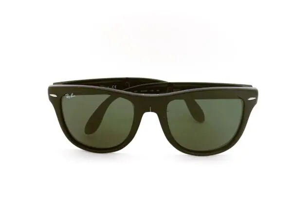 RayBan 4105